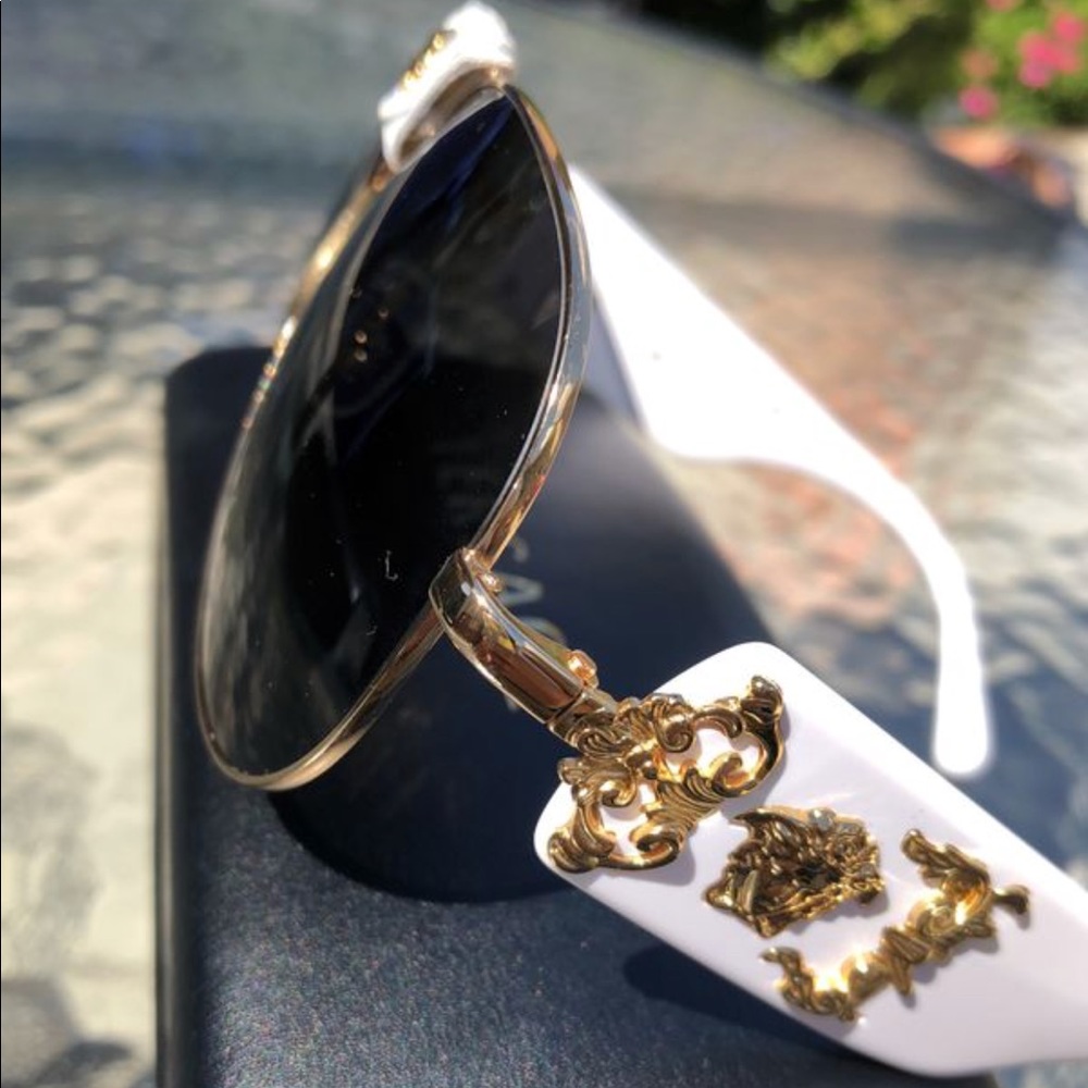 WHITE ROCK ICON VERSACE’S - Picture 5 of 5